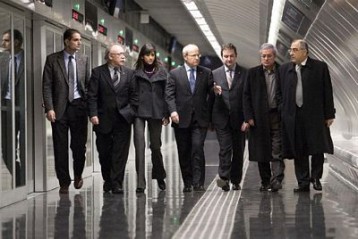 Autoridades catalanes inaugurando la nueva línea de metro. 